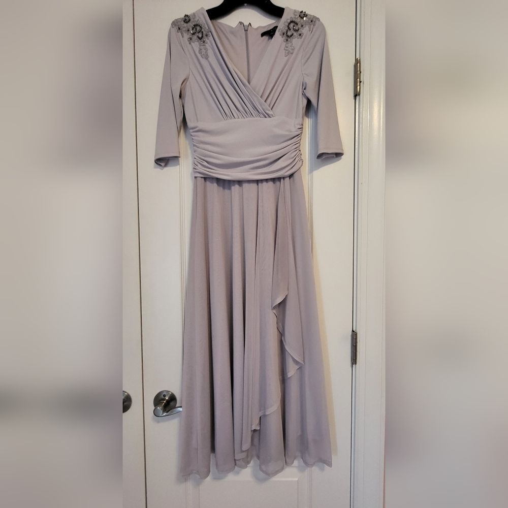 Gorgeous Light grey semi-formal dress - Picture 1 of 8
